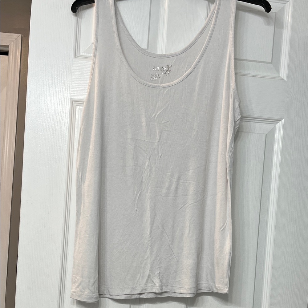 Terra & Sky White Scoop Neck Tank Top